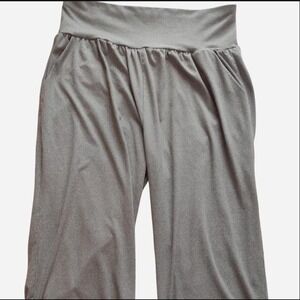 Grey Yoga Capris‎